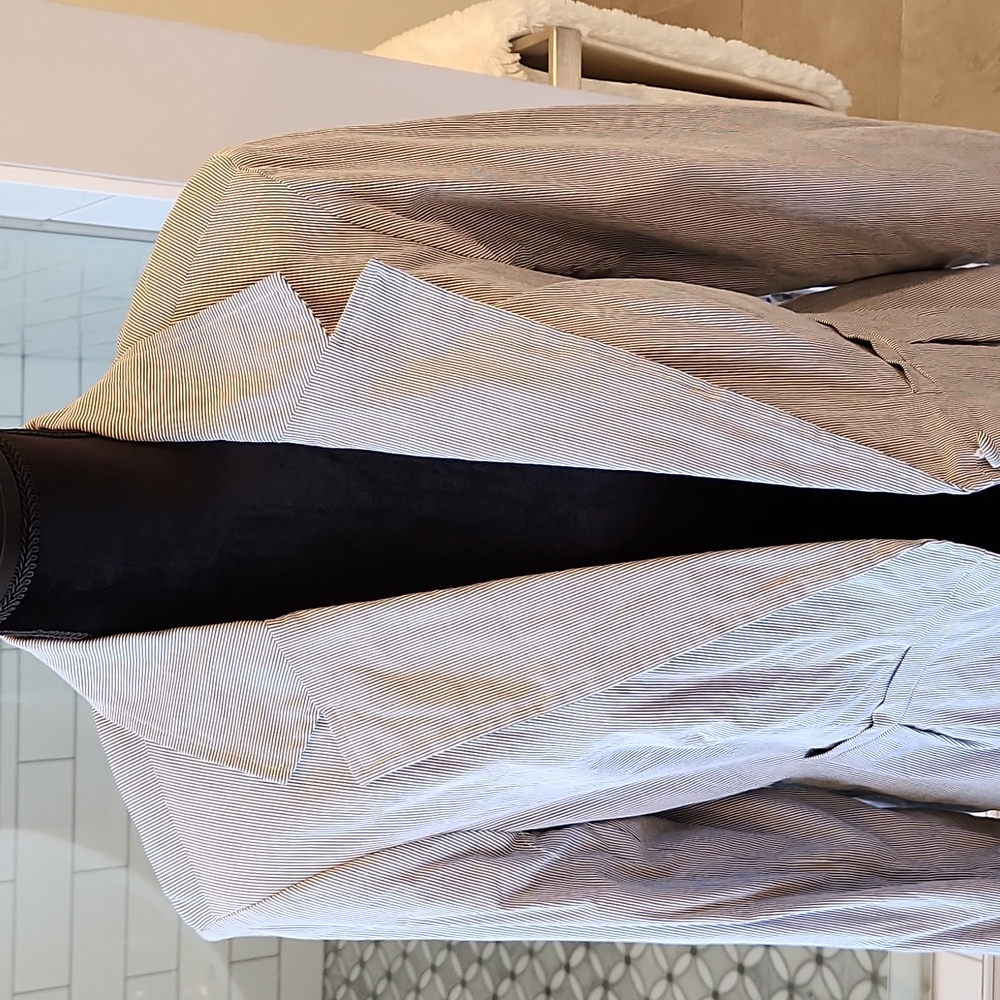 Ladie's jacket - Picture 2 of 5